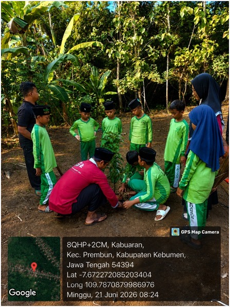 MI Tahassus Ma`arif NU Tahfidz Camp MI Tahassus Prapagkidul Gelar Aksi Bersih Lingkungan dan Penanaman Pohon untuk Mendukung Program Adiwiyata